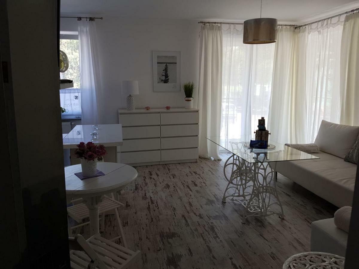 Apartament Lesny Dziwnówek Exteriör bild